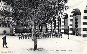 712- Oran - Cour du Lycee Lamoriciere